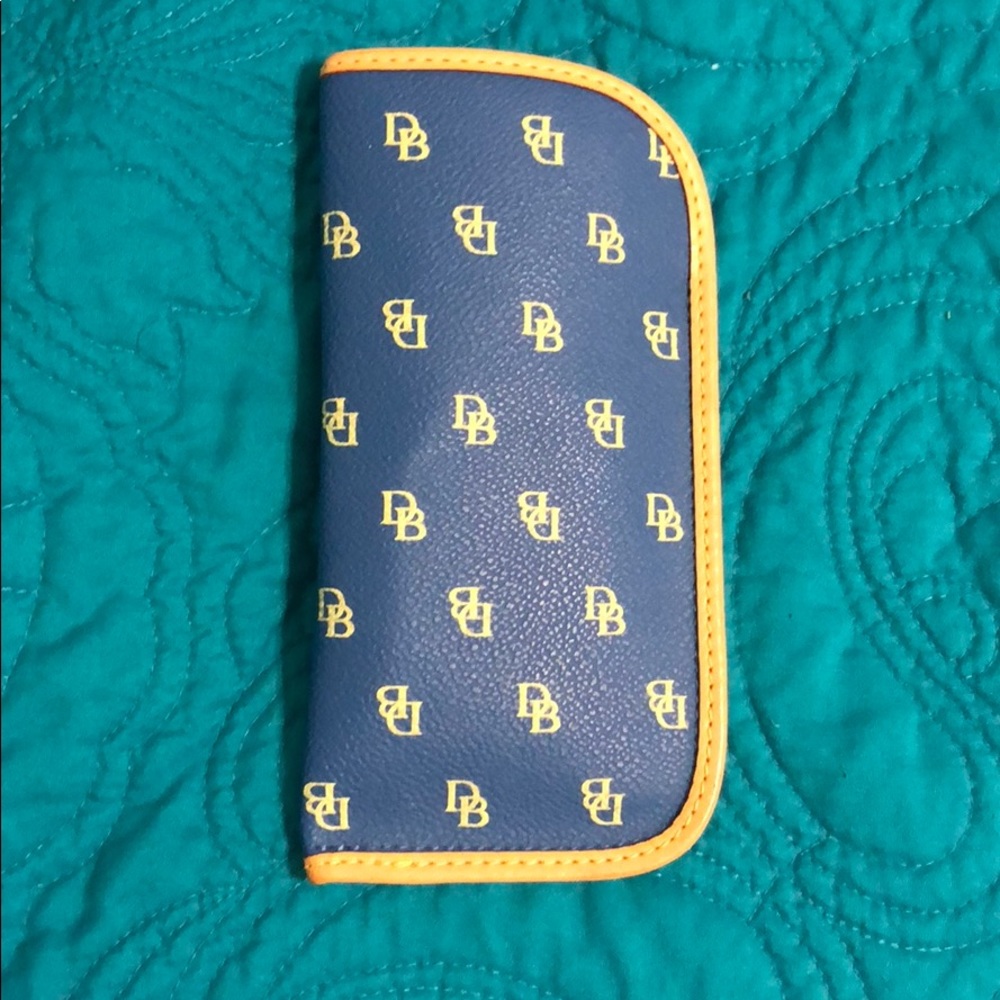 NWOT Dooney and bourke sunglass sleeve